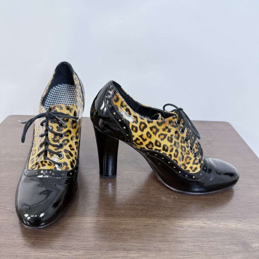 Ros Hommerson Red Collection Leopard Print Black Patent Leather Oxford Heel - 6
